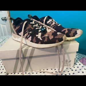 Athletic running shoes (adidas)